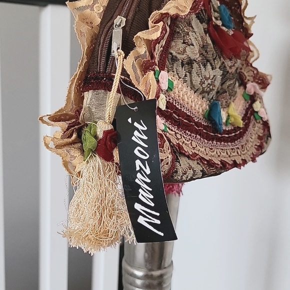 Unique Floral and Lace Handbag by Manzoni - Picture 3 of 4